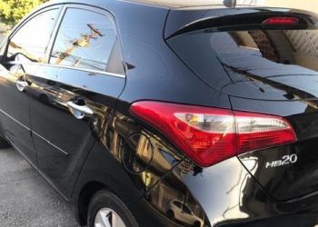 Homem é atingido por tiro dentro de HB20