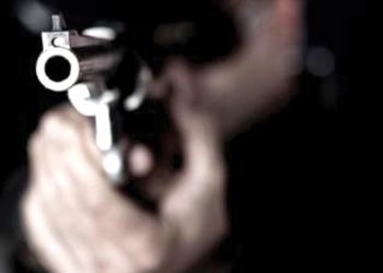 Homem é alvo de seis disparos de arma de fogo e sai ileso do ataque