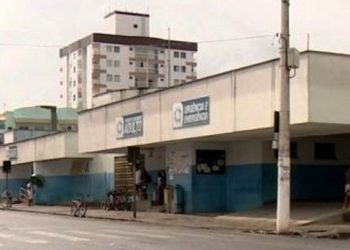 Jovem de 19 anos é alvejada com 4 tiros na frente da própria mãe em bar no Interlagos