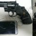 Dupla rouba motocicleta, bate em meio fio e um é apreendido pela Polícia