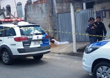 Homem é morto com nove tiros em plena luz do dia no B. Movelar; vídeo