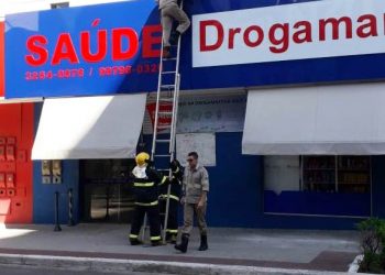 Cabo de energia se rompe e causa susto no centro de Linhares