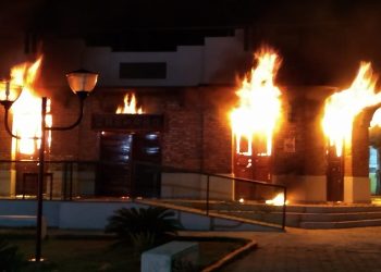 Restaurante pega fogo no centro de Conceição da Barra