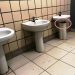 Alunos de escola em Linhares voltam às aulas usando um só banheiro para meninos e meninas; Veja vídeo