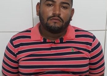 Durante patrulhamento PMs prende jovem com mando de prisão