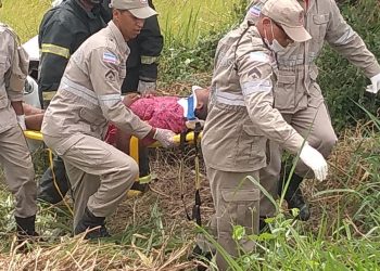 Acidente deixa duas vítimas presas às ferragens na estrada do Pontal