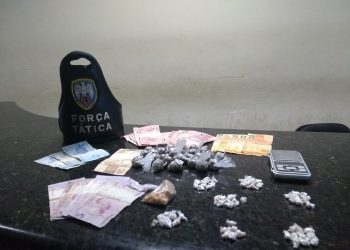 Força Tática apreende crack e maconha no bairro Aviso; Vídeo