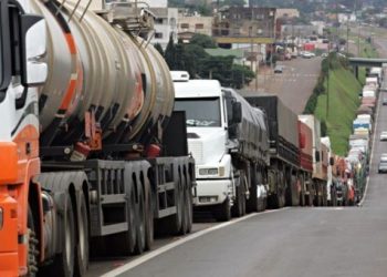 Caminhoneiros podem parar dia 30 de março