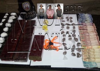 FORÇA TÁTICA – Em abordagem polícia apreende, Crack, maconha cocaína e 3 pessoas são levadas para Delegacia