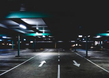 Cliente roubado em estacionamento de empresa deve ser indenizado