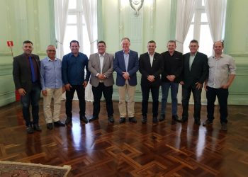 Preocupados com a saúde pública de Linhares vereadores reúnem com governador do Estado; Vídeo