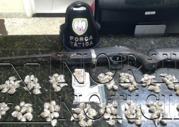 Arma e grande quantidade de maconha são encontradas dentre de casa bairro de Linhares