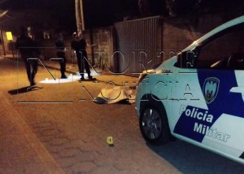 Homem é assassinado e adolescente é vítima de bala perdida durante os disparos