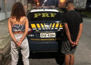 PRF prende em Linhares dupla com veículo de aplicativo roubado na Serra