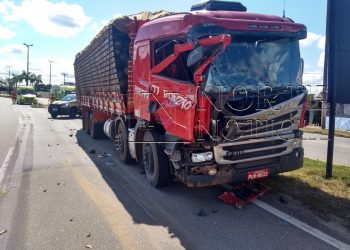 Manhã de terça-feira (02/04), com acidente entre dois caminhões em Linhares. Noticia em vídeo.