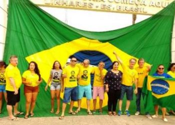 Grupo de manifestantes faz concentração em Linhares para apoiar pautas de Bolsonaro