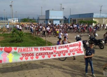 Escola fecha atividade escolar do trimestre com caminhada e passeio ciclístico