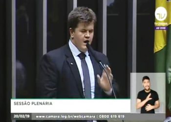 Deputado Federal Felipe Rigone entra com ação popular contra corte de verbas na educação e Eliana Dadalto grava vídeo