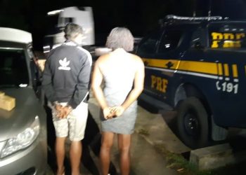 Durante fiscalização em Linhares PRF recupera veículo roubado e apreende maconha.