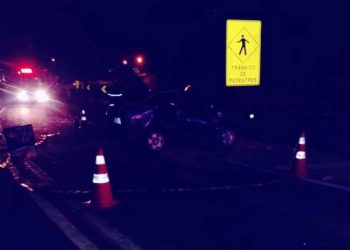 Colisão entre automóvel e caminhão guincho deixa uma vítima fatal na BR-101