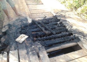 Descaso e Vandalismo resulta em ponte queimada; Vídeo