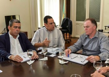 Deputado Da Vitoria Participa de reunião com Governador, Prefeito e vereadores de Colatina no Palácio Anchieta