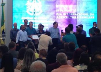 Membros da Associação de Regência são homenageados pelo Governado Renato Casagrande