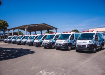 Linhares ganha 10 novas ambulâncias durante desfile-cívico escolar de aniversário da cidade