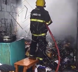 Vídeo – Casa pega fogo em Sooretama e idosa é levada para P.A da cidade