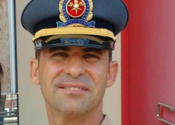 Bombeiro morre durante salvamento de cachorro em penhasco; Vídeo