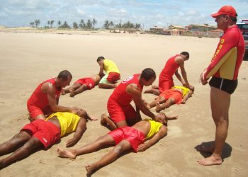 Corpo de Bombeiros publica edital para curso de formação de guarda-vidas em Linhares e mais 7 municípios