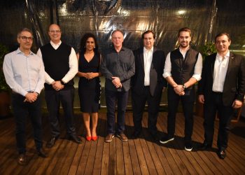 Casagrande recebe convidados do Cosud na Residência Oficial em Vila Velha