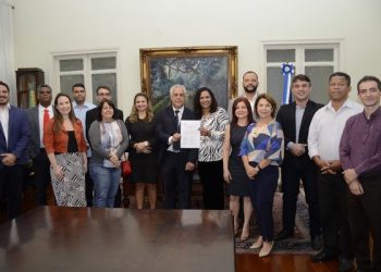 Governadora em exercício dá posse aos novos conselheiros do IPAJM