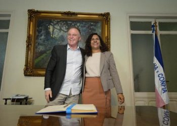 Renato Casagrande reassume Governo após missão internacional