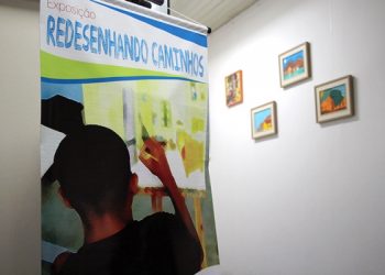 Adolescentes da Unidade de Internação Regional Norte (Uninorte), em Linhares, exibem seus trabalhos artísticos no tribunal de justiça