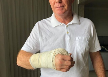 Governador se machuca em partida de futebol e passa por cirurgia.