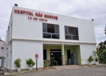 Homem surta prende esposa e mãe em casa e ameaçou matar filha de 3 anos com uma faca