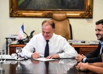 Governador sanciona lei que prorroga isenção de ICMS para taxistas