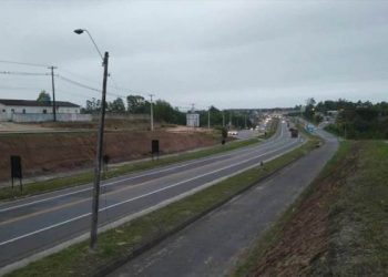 Duas pessoas são feitas reféns em assalto na BR-101, em Linhares, ES