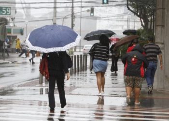 Ventos de até 74km/h e chuva: confira a previsão para esta sexta