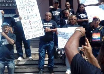 Pescadores de Linhares e Sooretama fazem protestos em frente à Assembleia Legislativa em Vitória.