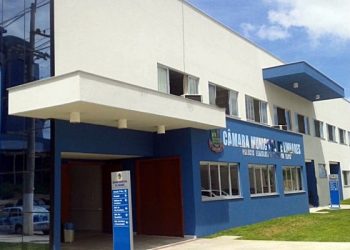 AUMENTO – Câmara de vereadores de Linhares aumentou número de vereadores e salários para 2021