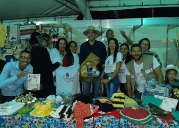 Artesãos de comunidades atingidas expõem trabalhos em Feira Nacional de Artesanato no ES