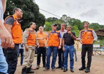 Governador visita locais afetados pelas chuvas em Santa Leopoldina e Viana