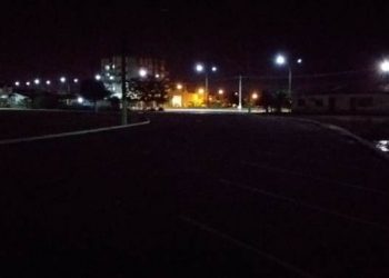 Moradores e praticantes de caminhada reclamam de falta de iluminação em bairro de Linhares