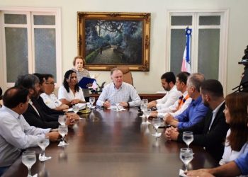 Casagrande recebe Comando Unificado da Crise sobre óleo que atinge litoral brasileiro