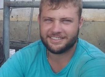 Homem é atingido por 9 disparos de arma de fogo e morre a caminho do Hospital