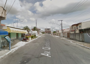 ASSUSTADOR – Mulher vai se proteger da chuva e bandido rouba a sua motocicleta