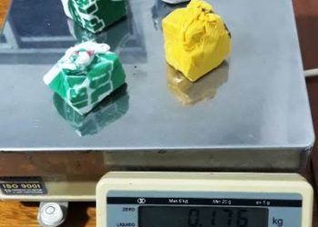 Policiais Militares apreendem  pedras de Crack em terreno baldio no bairro Aviso em Linhares