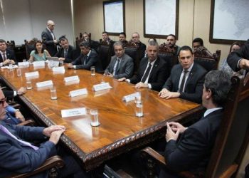 Termo de Acordo com camaroeiros da foz do Rio Doce é assinado no ES